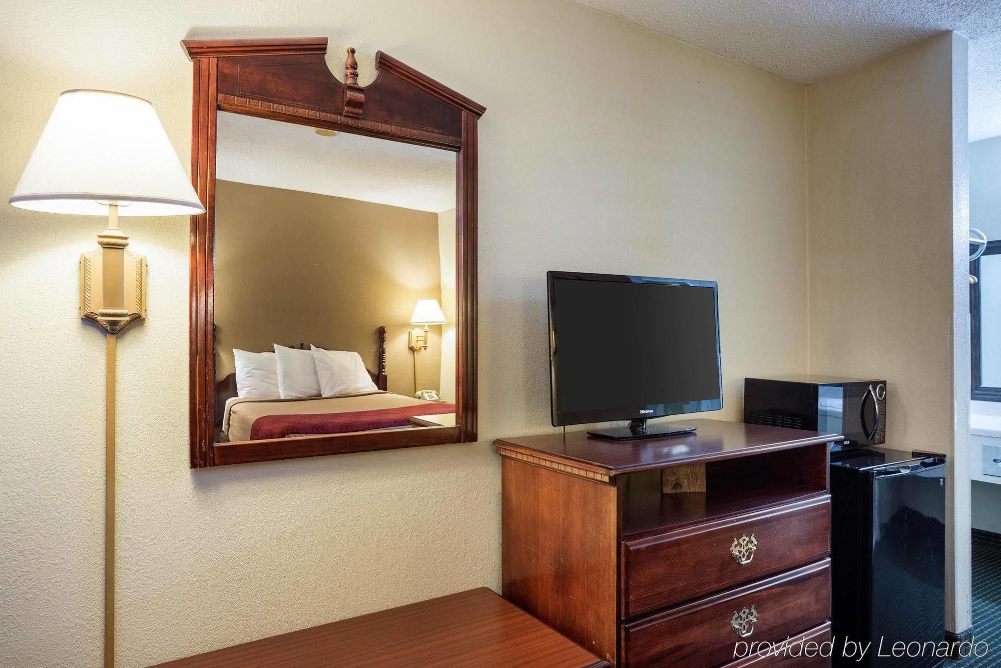 Rodeway Inn เวสต์เมมฟิส ภายนอก รูปภาพ