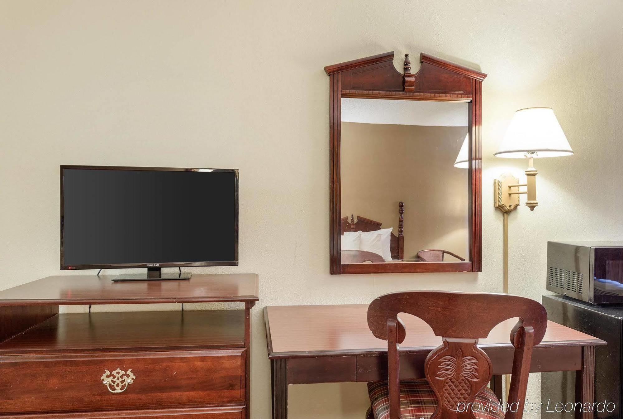 Rodeway Inn เวสต์เมมฟิส ภายนอก รูปภาพ
